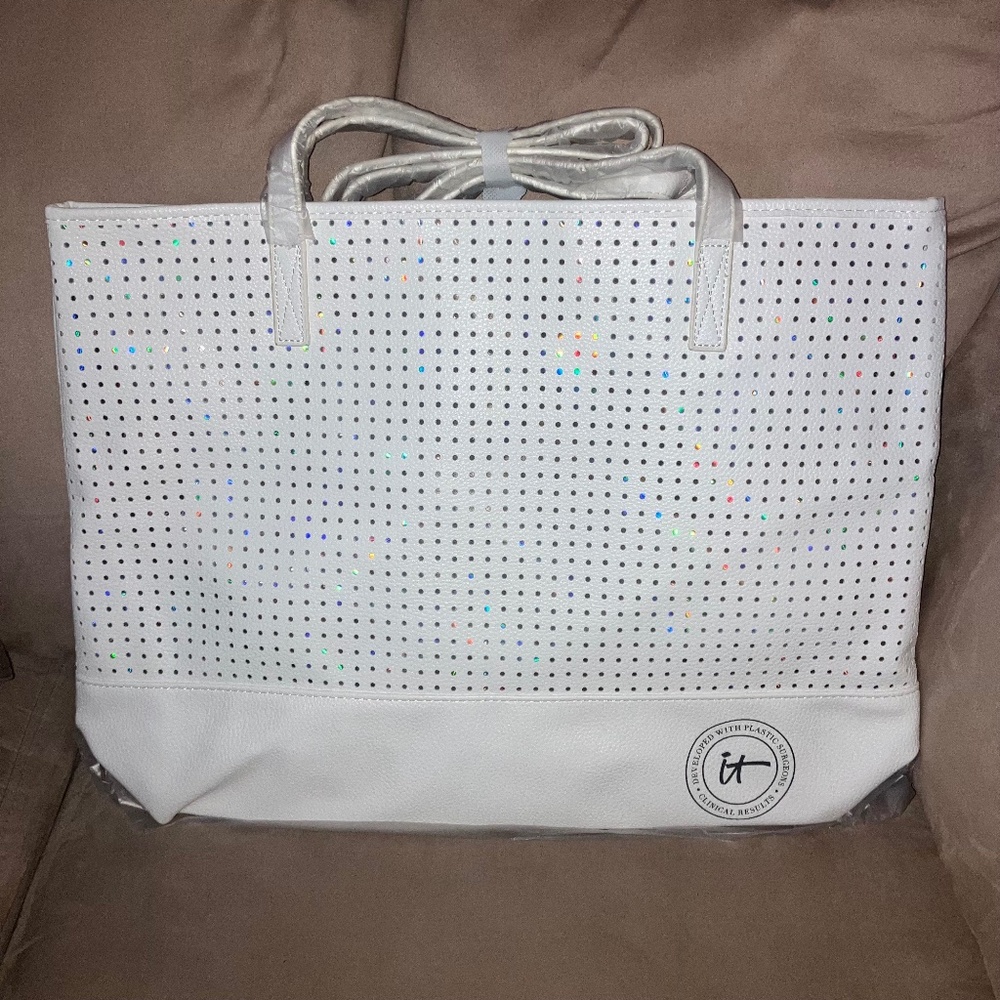 It Cosmetics 2024 Summer Beach Bag Large Shoulder Tote White & Iridescent Lined